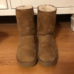 Tan short ugg boots